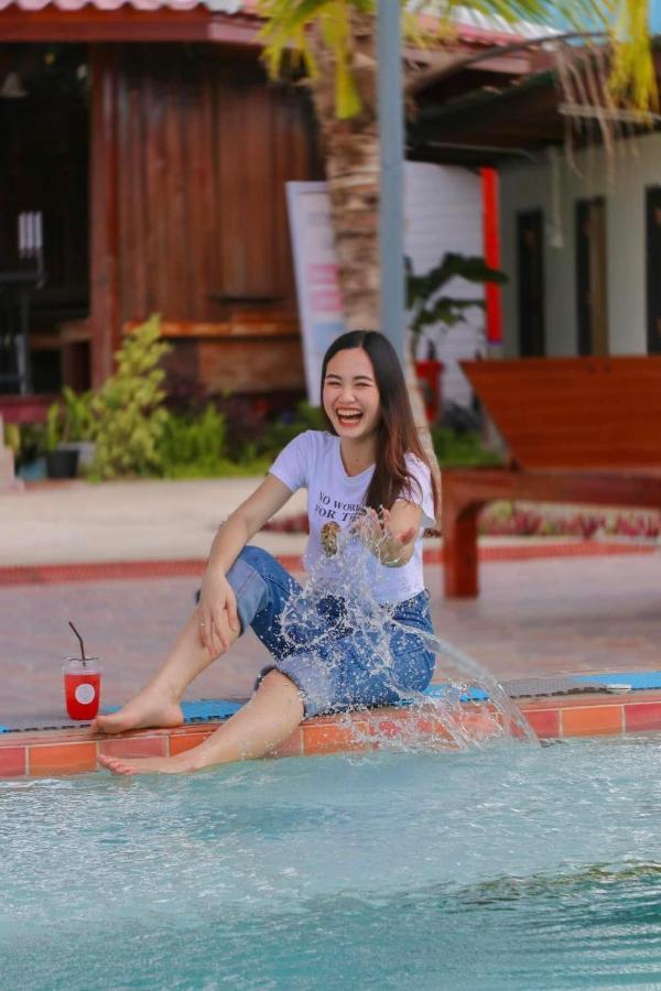Srihome ยายศรีโฮมแอนแคมป์ปิ้ง Ban Don Tum エクステリア 写真